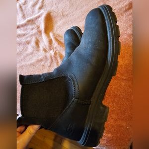 UGG Ashton Chelsea Boot